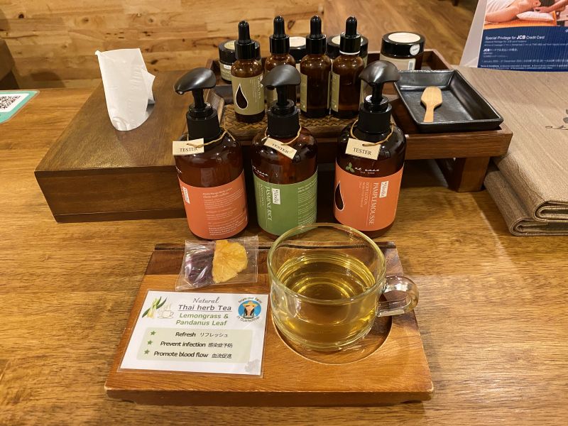 おすすめマッサージ店、at ease アットイースのスパ店。施術後のハーブティー。