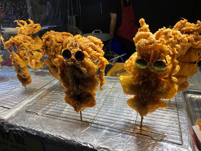 SW1マーケット　サングラスをかける唐揚げ